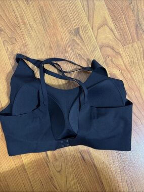 Seamless Black Longline Sports Bra with Cross-Back Straps